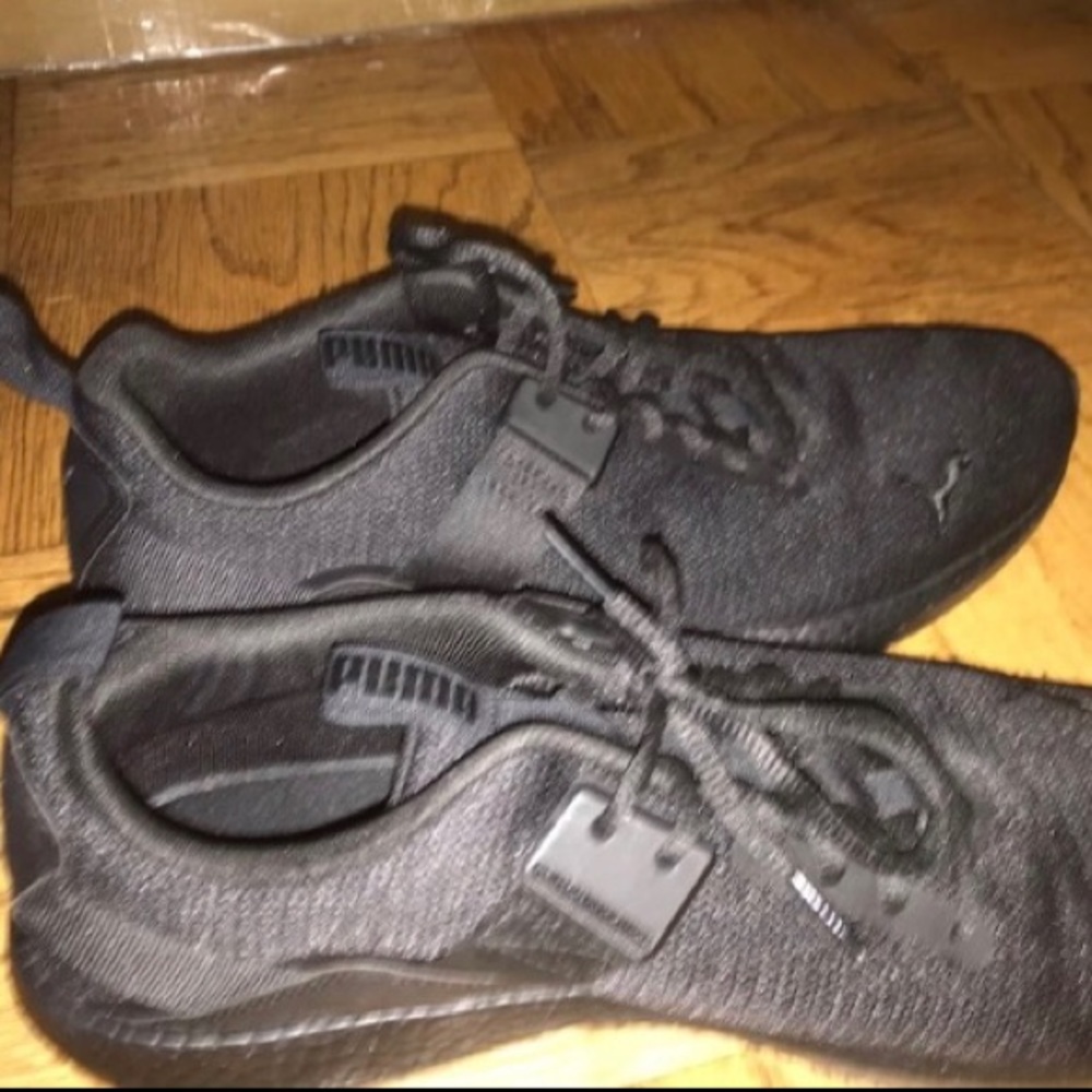Black pumas shoes